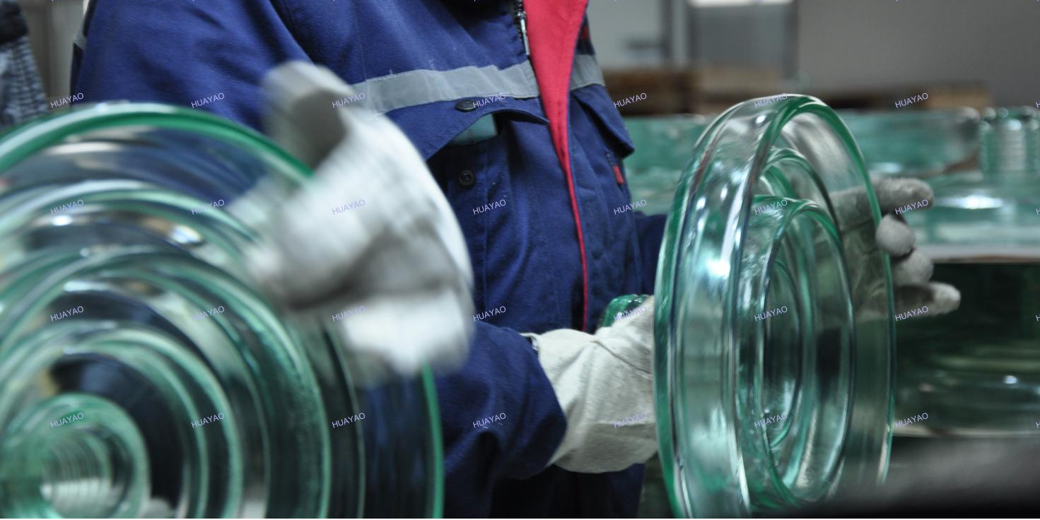 What is the size deviation of disc type suspension insulator?